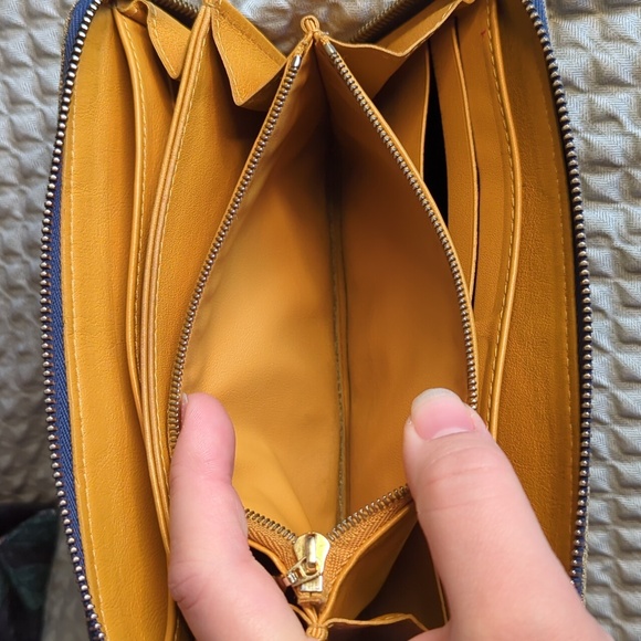 ✨ Louis Vuitton Monogram Denim Zippy - Picture 15 of 16